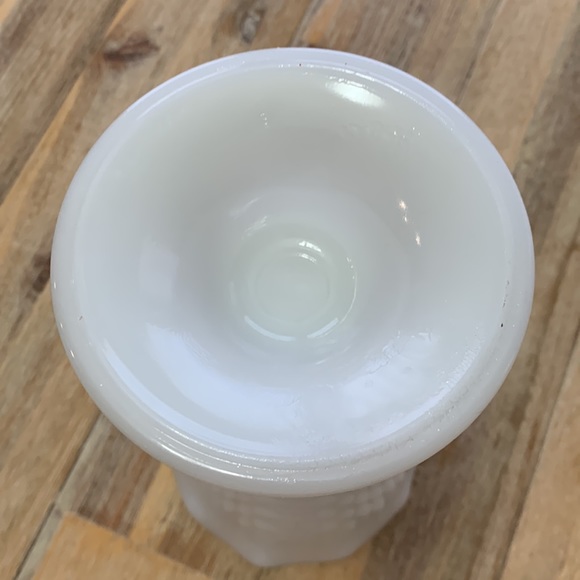 Milk glass vase only - Picture 5 of 9
